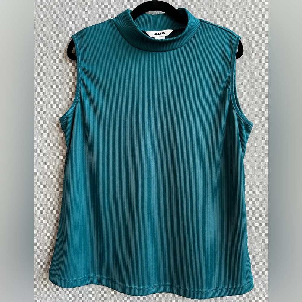 Mockneck Sleeveless Top for Summer | Ribbed Mock Neck